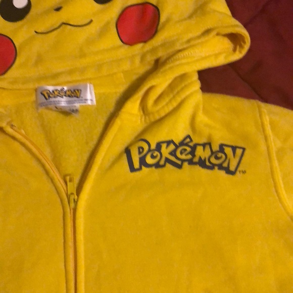 Pikachu jacket - Picture 3 of 8